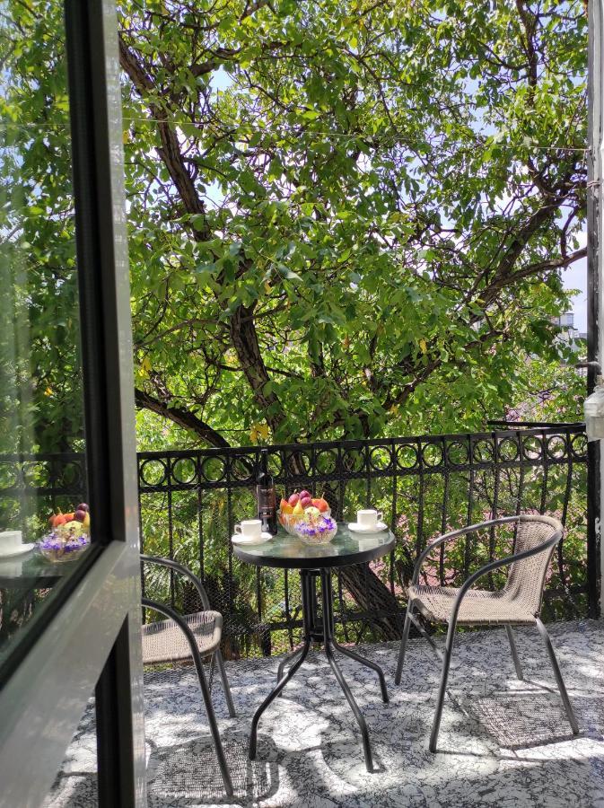 Tranquil Apartment In Vake Tbilisi Esterno foto